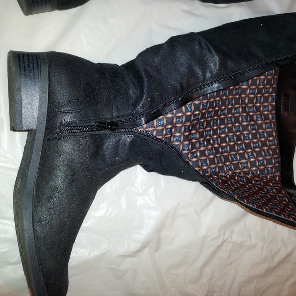 Ladies boot. Size 7.5. Black faux leather. Small tear near zipper. - Picture 3 of 6